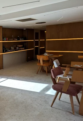 chambre minimaliste et epurée de l'hotel ovyo toulouse centre